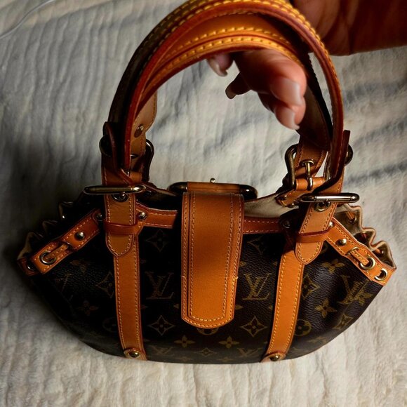 Authentic Louis Vuitton Theda Monogram Canvas-Rare Collector's Edition - Picture 2 of 8